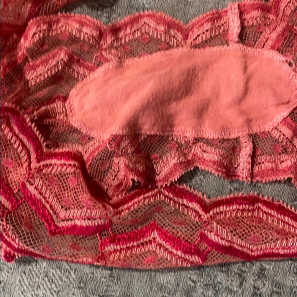 Pink red lace panties - Picture 3 of 3